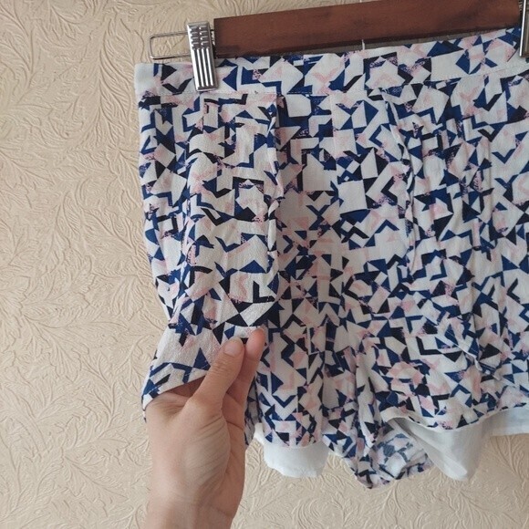 Cupcakes & Cashmere geometric print high waist shorts small - Picture 4 of 8
